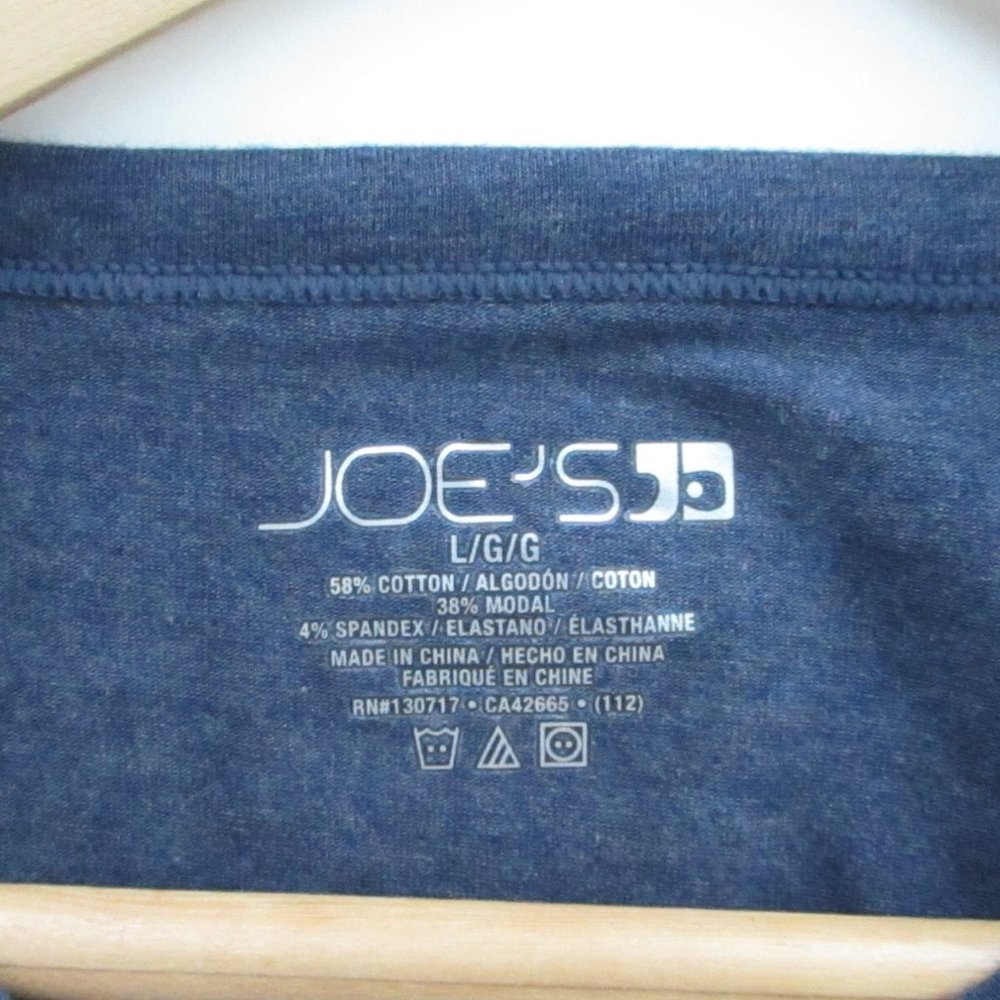 Joe's Jeans Tshirt Navy Vneck Size Large - Picture 6 of 9
